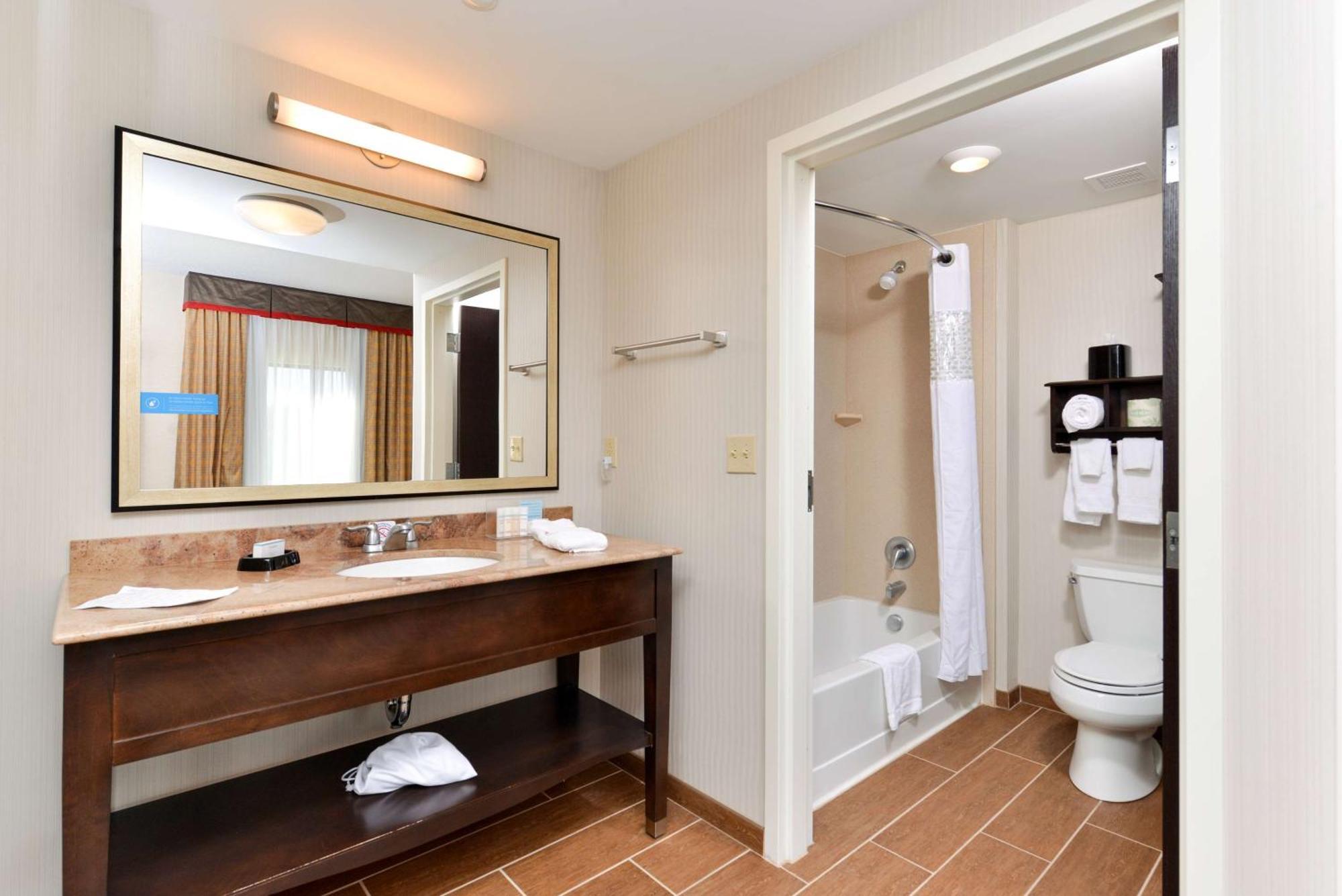 Hampton Inn & Suites California University-Pittsburgh Coal Center Exteriör bild